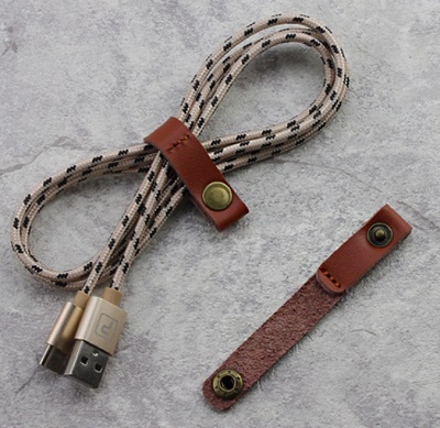 Earbud/Cable Manager/Organizer (leather) 127
